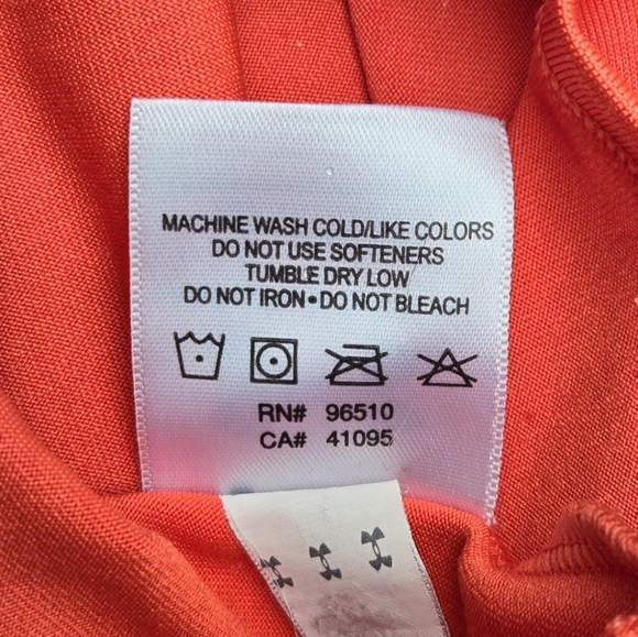 Bundle- Under Armor- Woman's- Heat Gear Tee (XS) & Duplicity Reversible Bra - Picture 7 of 16